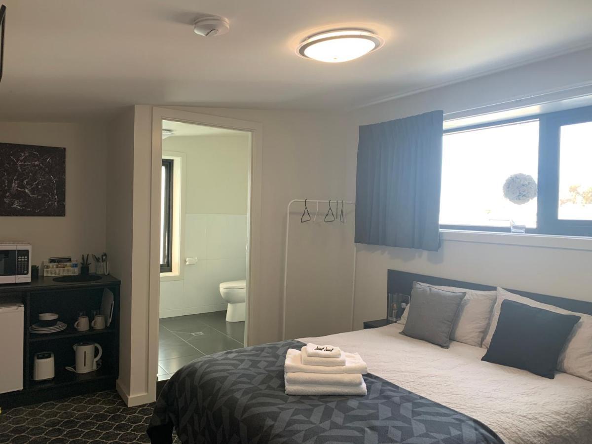 Queens Arms Hotel Лонґфорд Екстер'єр фото