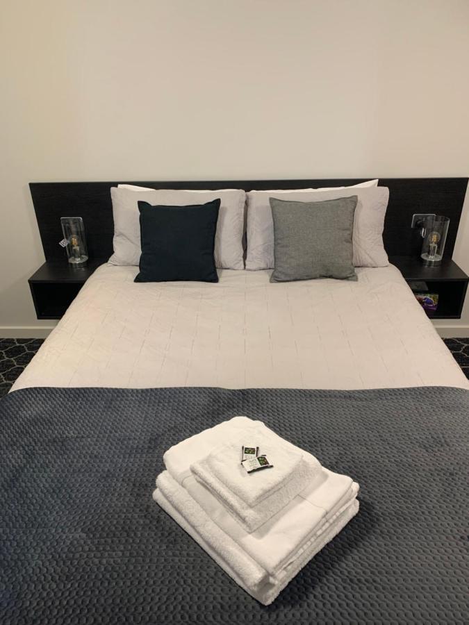 Queens Arms Hotel Лонґфорд Екстер'єр фото