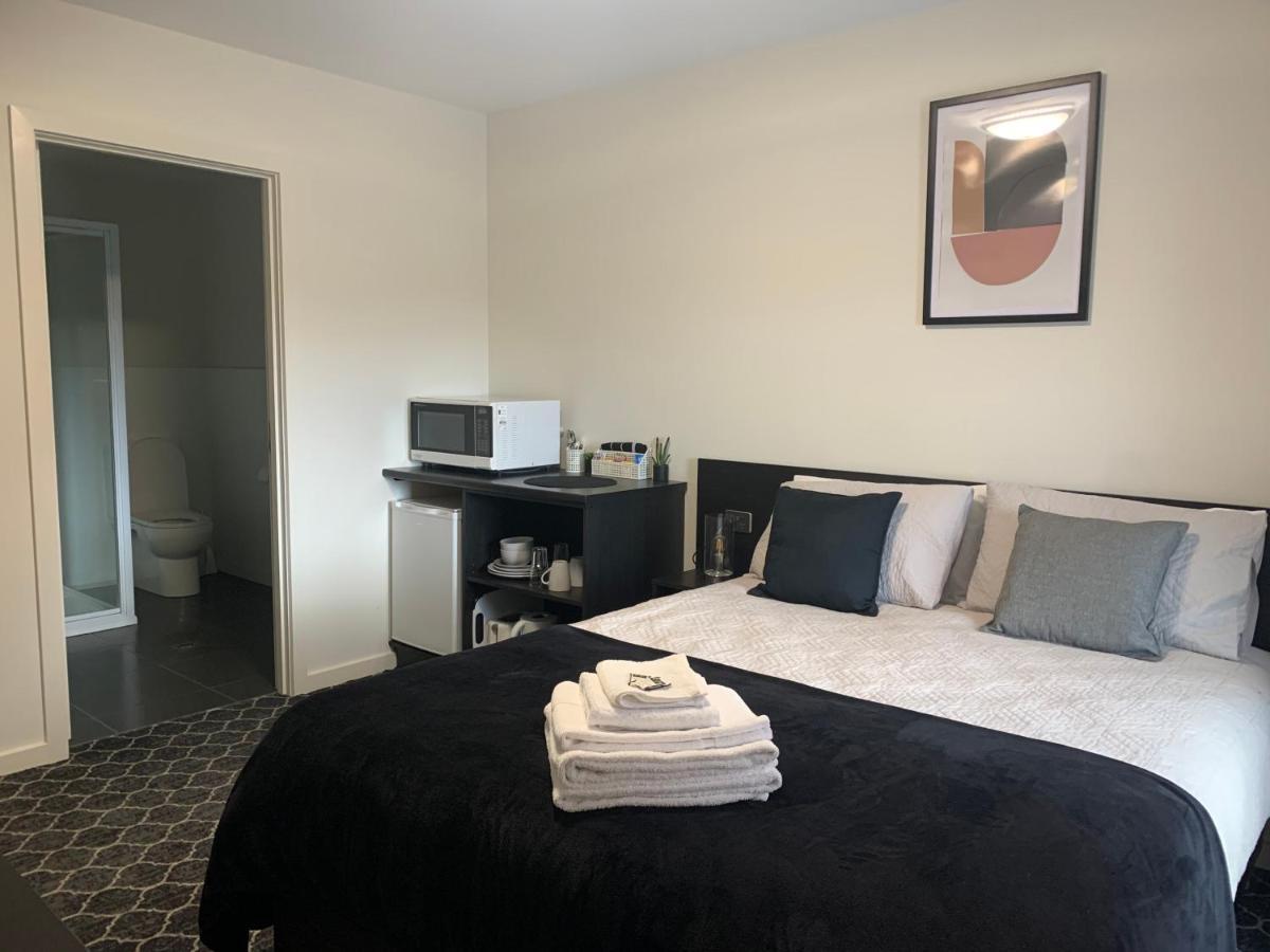 Queens Arms Hotel Лонґфорд Екстер'єр фото