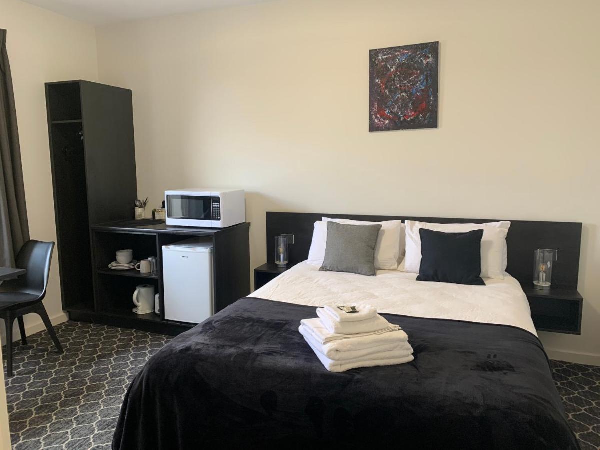 Queens Arms Hotel Лонґфорд Екстер'єр фото