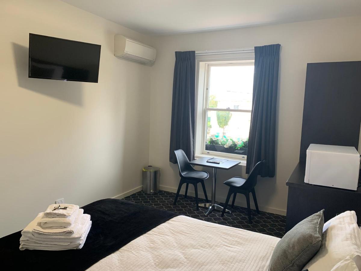 Queens Arms Hotel Лонґфорд Екстер'єр фото