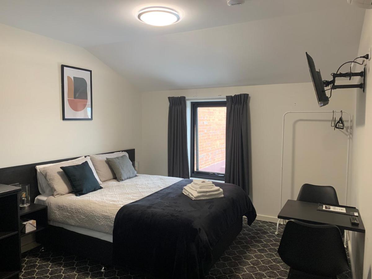 Queens Arms Hotel Лонґфорд Екстер'єр фото