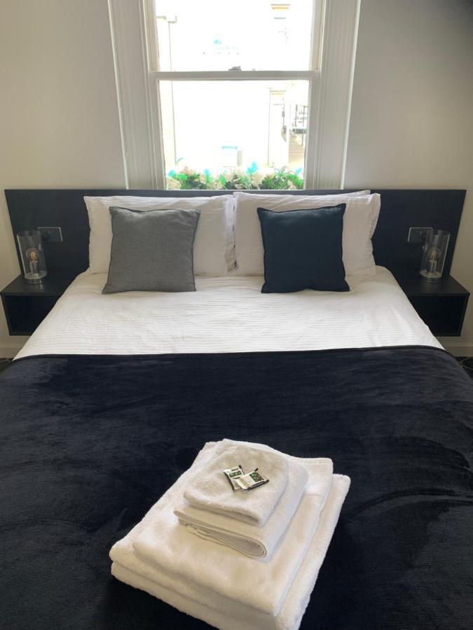 Queens Arms Hotel Лонґфорд Екстер'єр фото